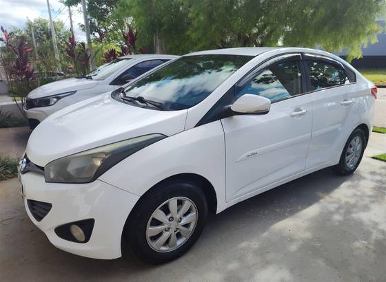 HYUNDAI HB20S 1.6 COMFORT PLUS 16V FLEX 4P AUTOMÁTICO